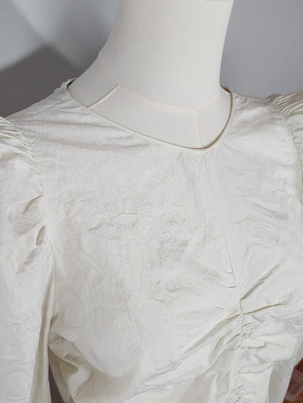 ZARA Off-White Gathered Jacquard Blouse Puff Sleeves Ruched Front Size S